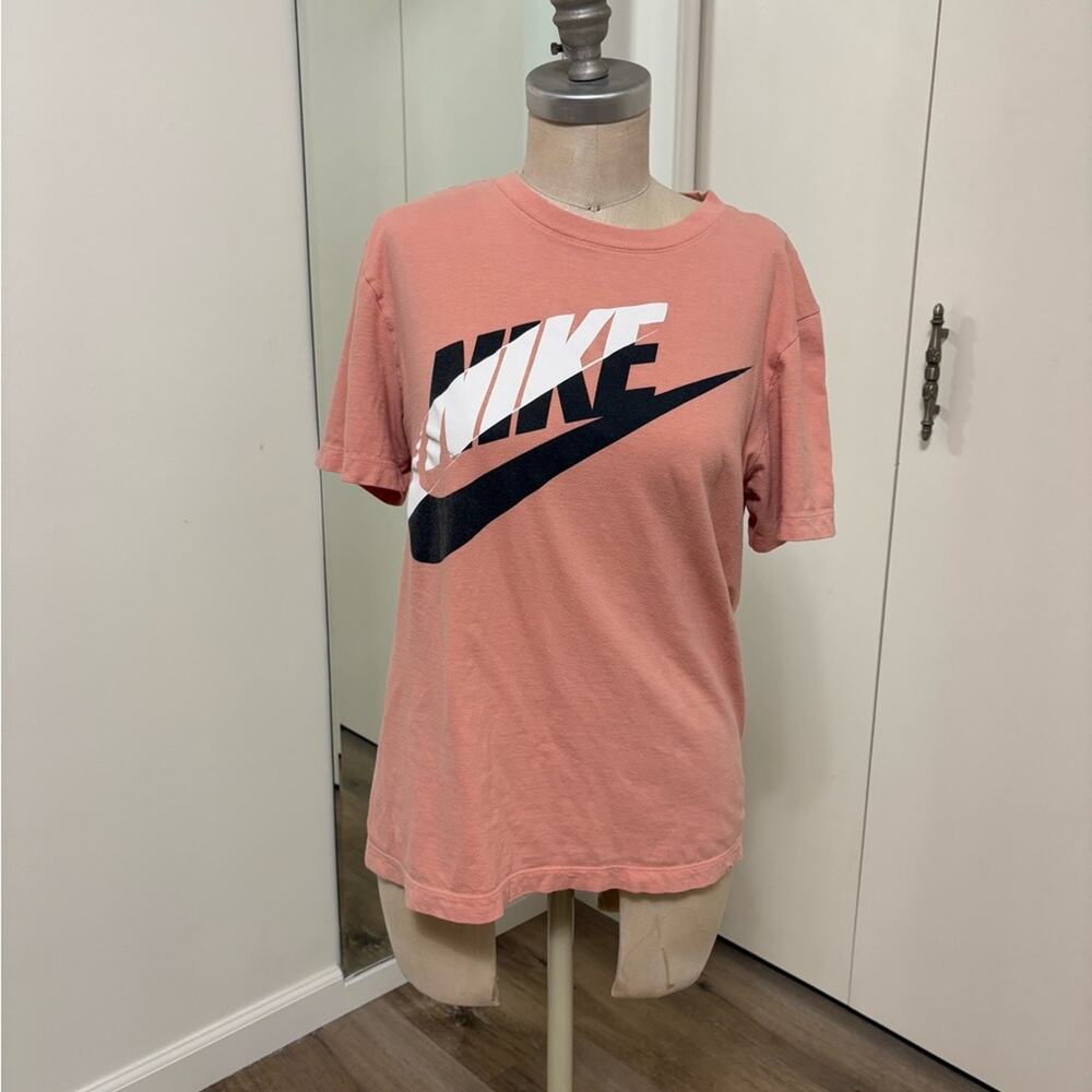 The Nike Tee  Woman's Peach Pink  Short Sleeve Shirt Small